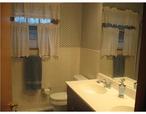262 McKrell Road Tarentum, PA 15084 - Photo 12 of 18 Full Bath.
