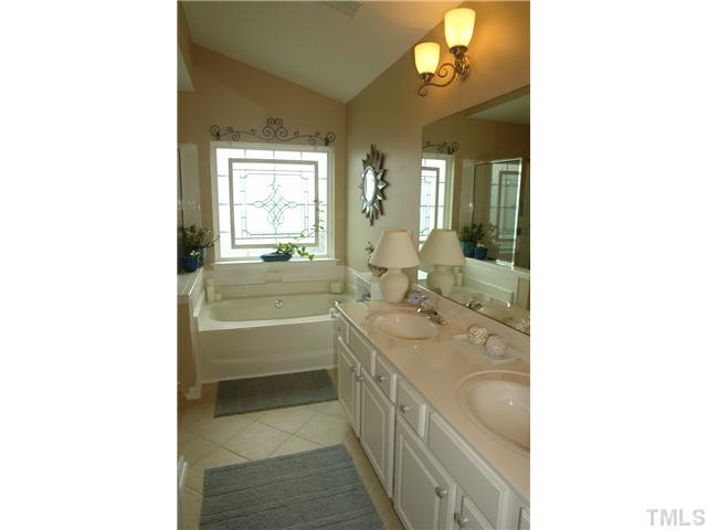 4725 Delta Ridge Court Raleigh, NC 27612 - Photo 8 of 12 Gallery Image 8