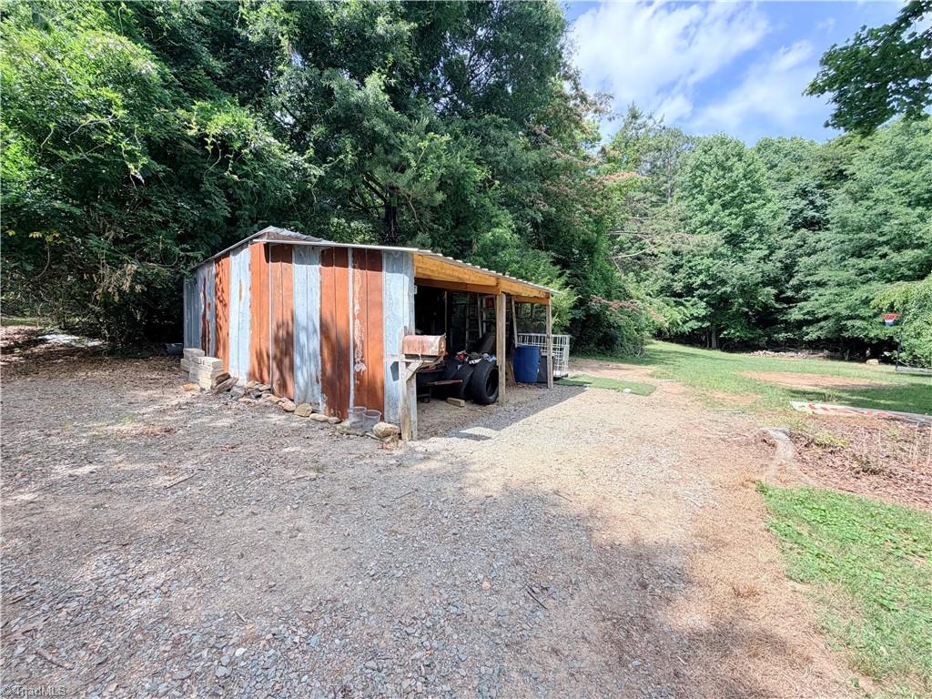 1390 Cb Eller School Road Elkin, NC 28621 - Photo 27 of 33