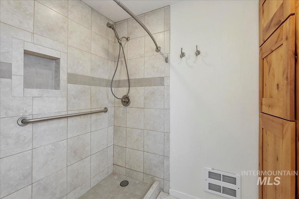 7141 West Hill Road Boise, ID 83714 - Photo 14 of 28 Empty room