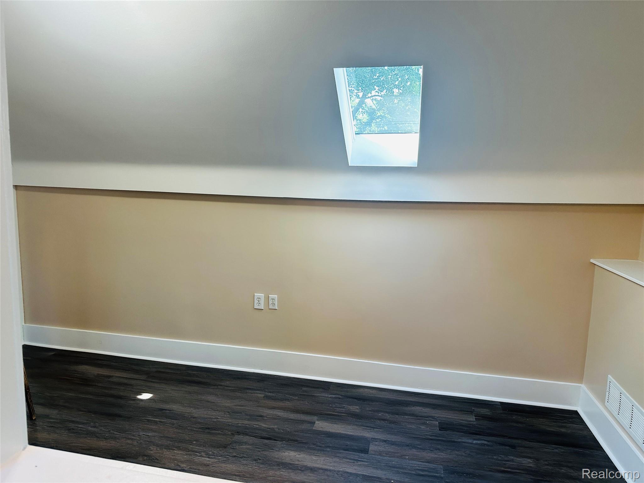 11270 Rushton Road, Unit 3 South Lyon, MI 48178 - Photo 13 of 21 11270 Dining area 2.jpg