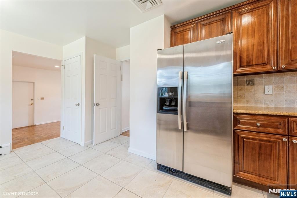 275 Taft Court Paramus, NJ 07652 - Photo 16 of 40
