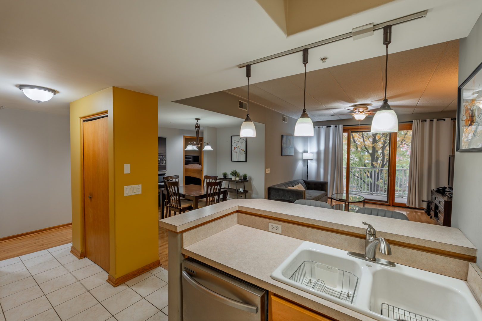 1745 Pavilion Way, Unit 206 Park Ridge, IL 60068 - Photo 16 of 48 Gallery Image 16