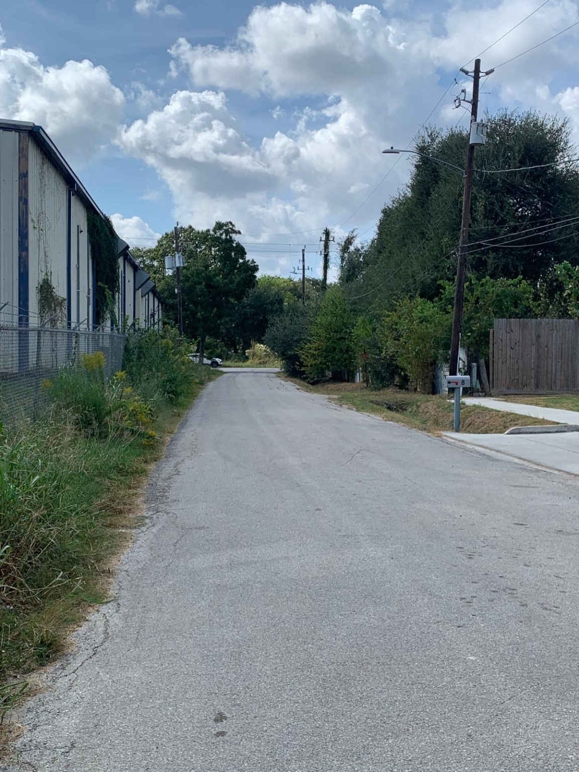 7 West Court Drive Houston, TX 77017 - Photo 2 of 6 a view of a terrace with a garden