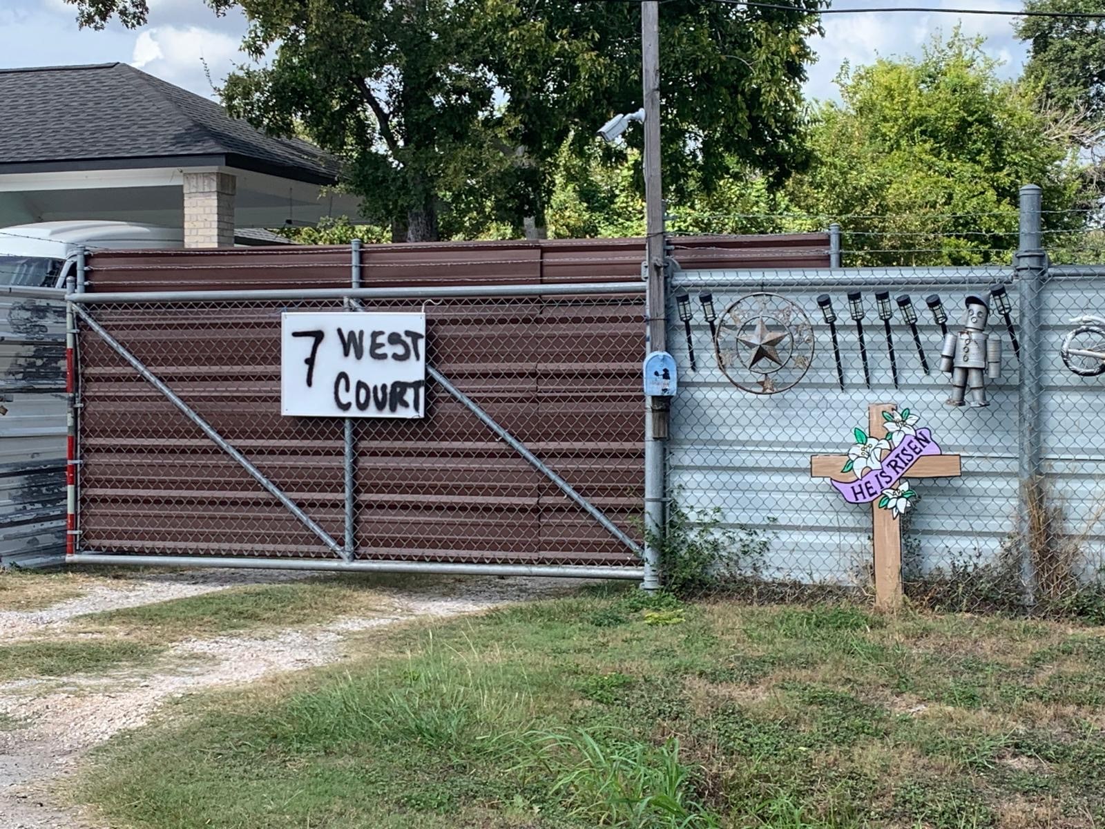 7 West Court Drive Houston, TX 77017 - Photo 3 of 6 a view of a house with a yard