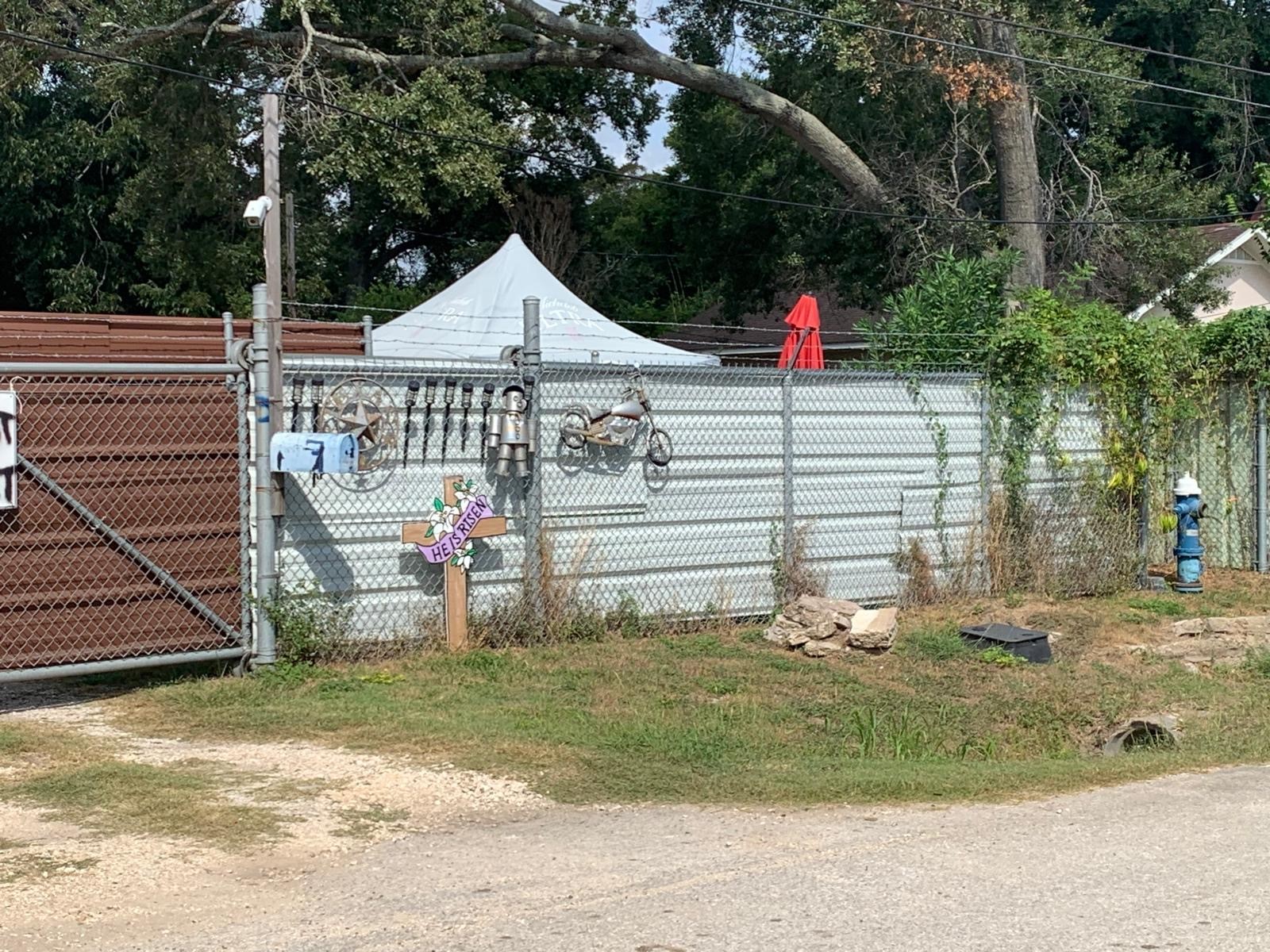 7 West Court Drive Houston, TX 77017 - Photo 4 of 6 a view of a entrance gate of the house