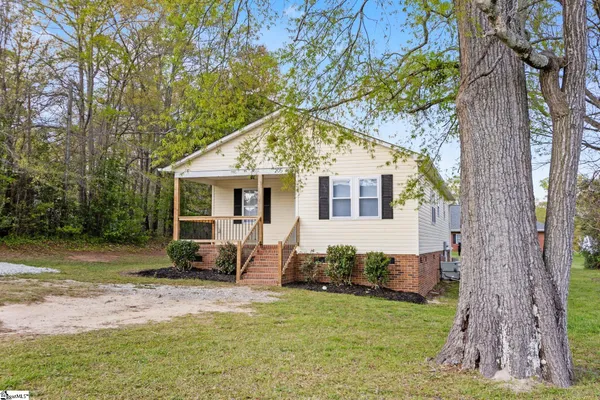 $219,500 | 205 East Florida Street, Clinton, SC 29325
