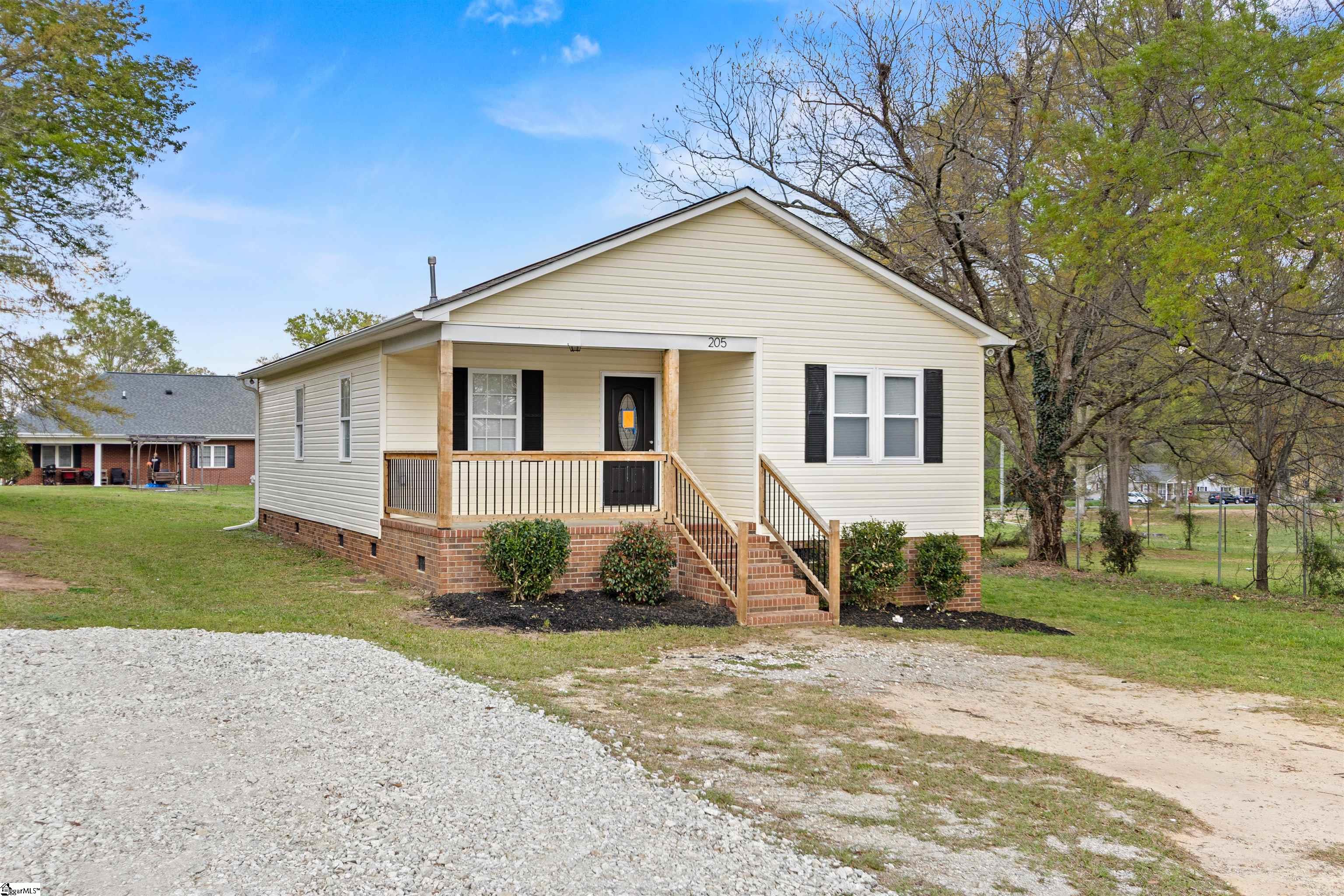 205 East Florida Street Clinton, SC 29325 - Photo 2 of 32
