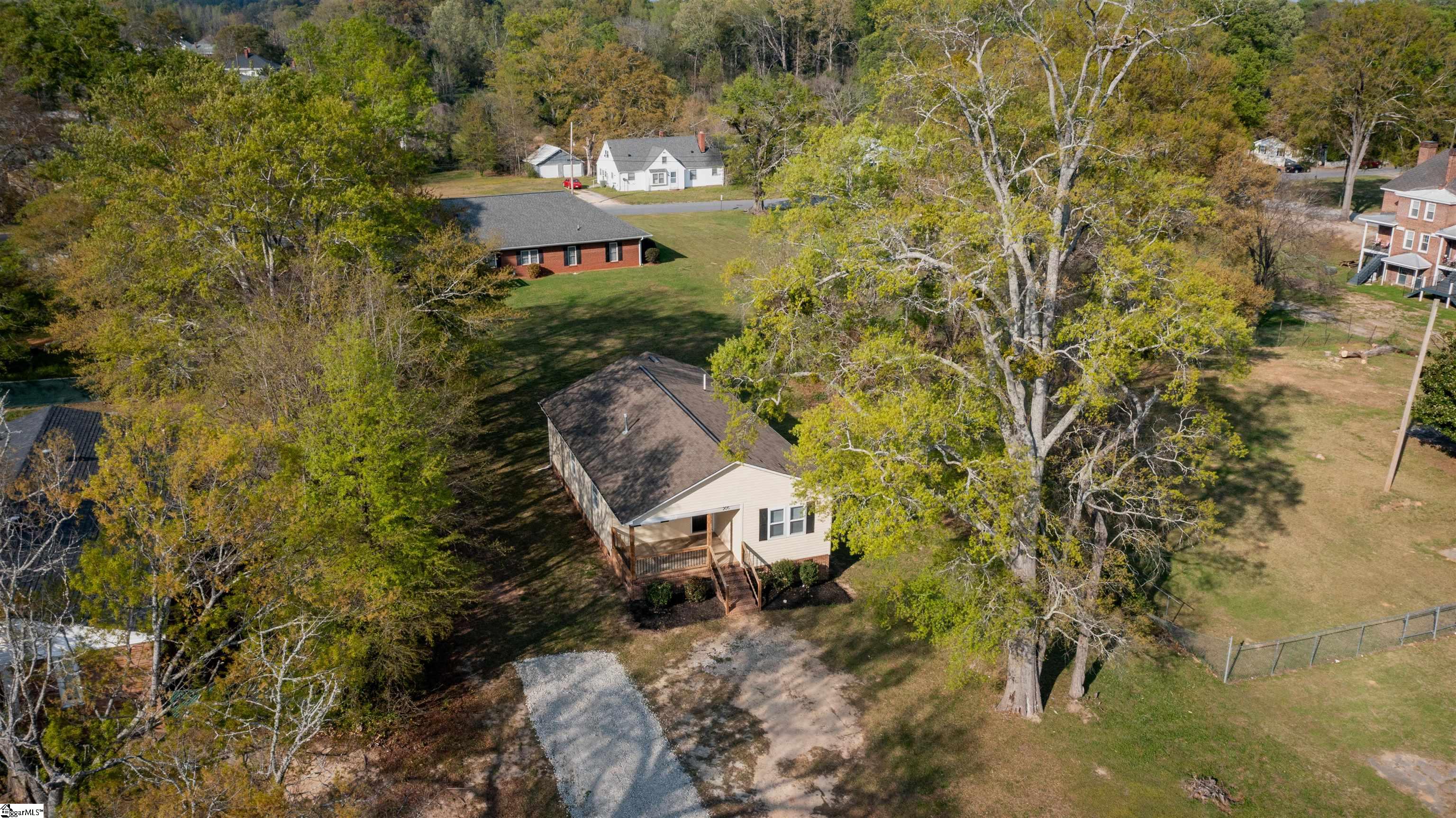 205 East Florida Street Clinton, SC 29325 - Photo 26 of 32