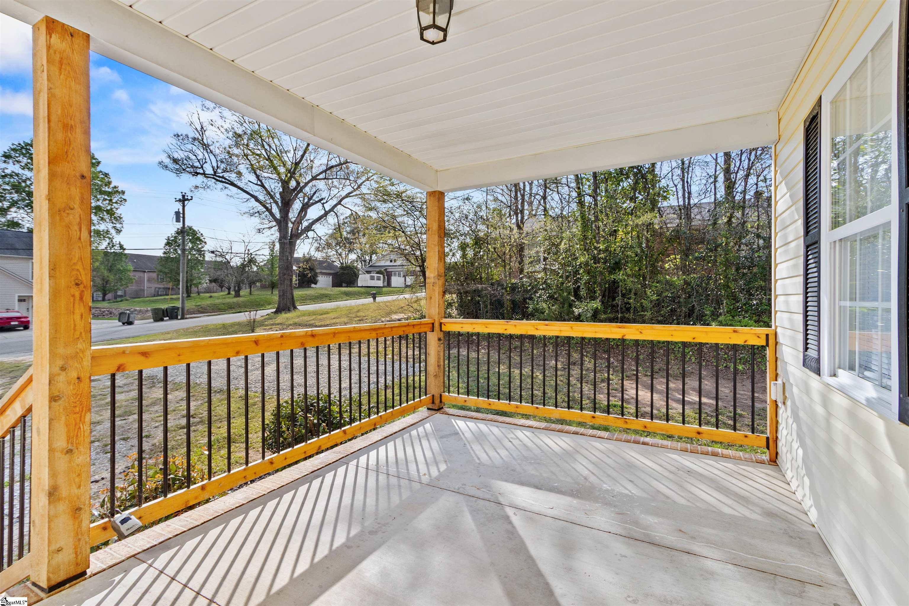 205 East Florida Street Clinton, SC 29325 - Photo 3 of 32