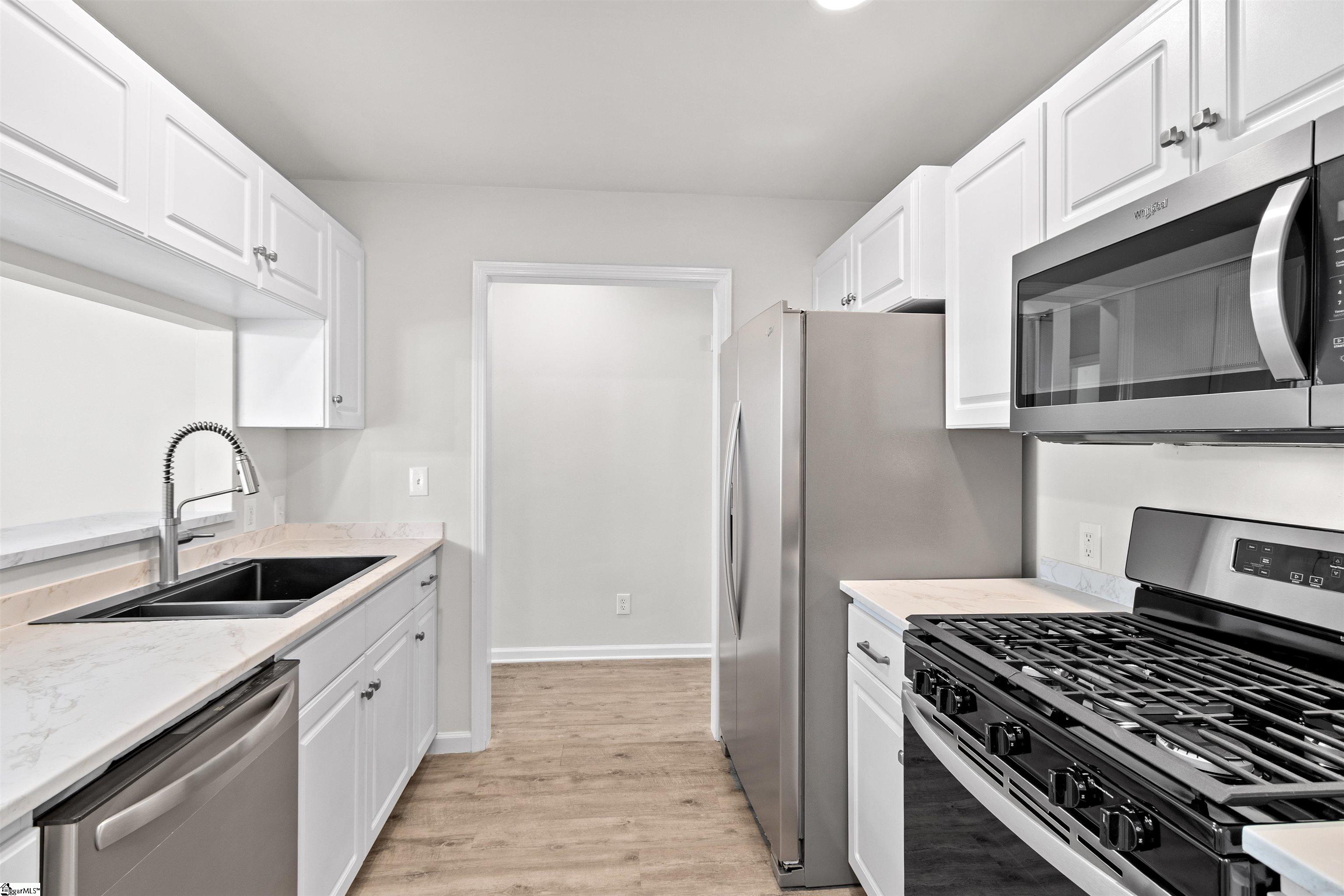 205 East Florida Street Clinton, SC 29325 - Photo 9 of 32