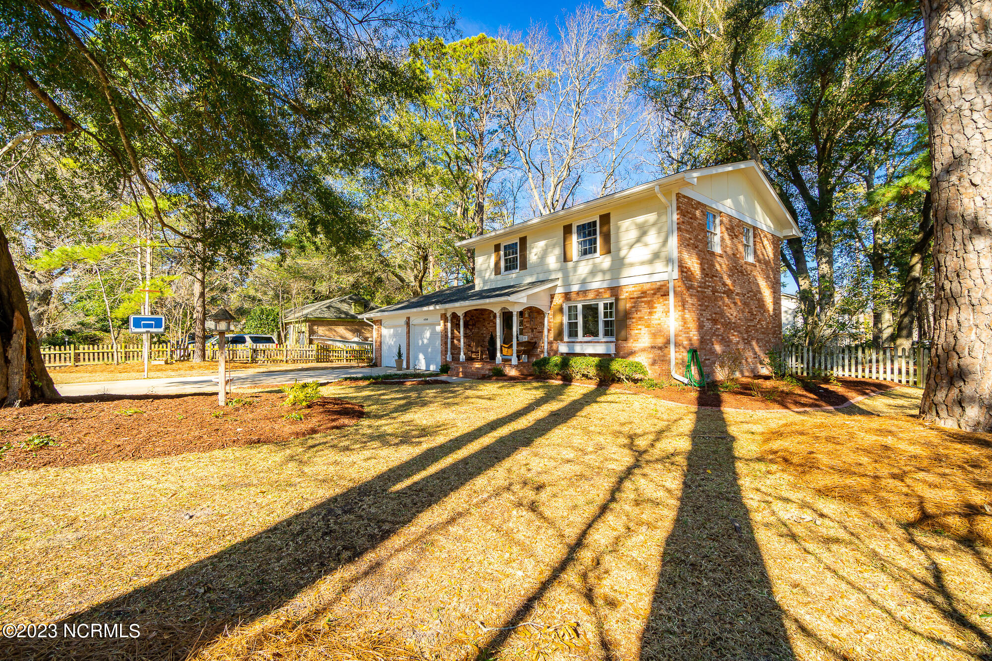 4200 Country Club Road Morehead City, NC 28557 - Photo 37 of 42 Front of house from side yard
