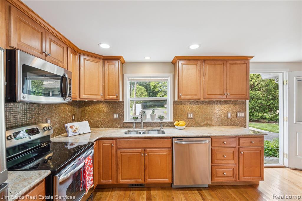 84 Vernier Road Grosse Pointe Shores, MI 48236 - Photo 4 of 18