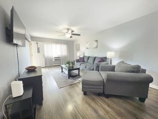 $210,000 | 1313 Rebecca Road, Unit 118, Lombard, IL 60148