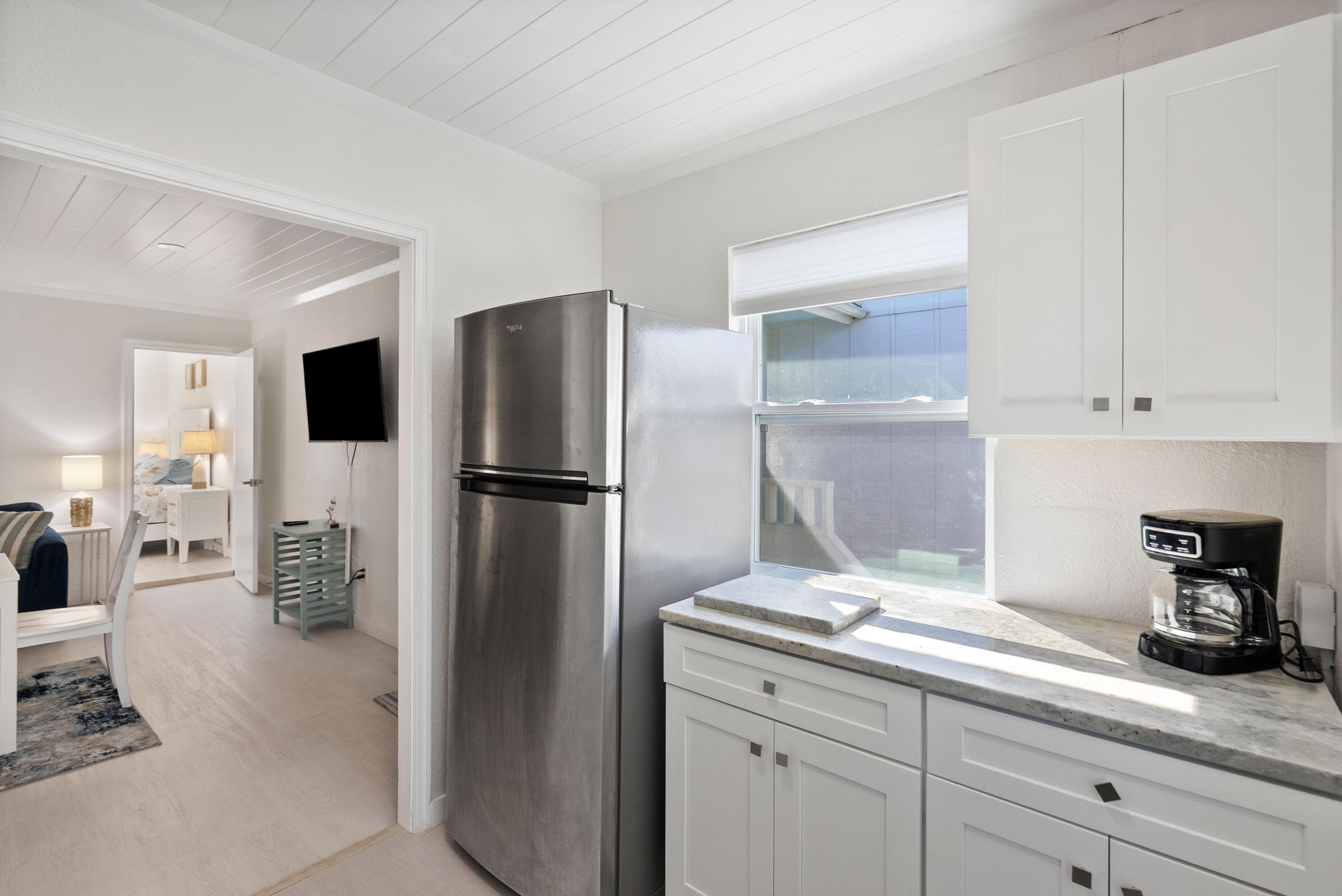 670 Hernando Street, Unit D Fort Pierce, FL 34949 - Photo 6 of 24 Kitchen