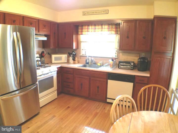 606 Ramble Road Cherry Hill, NJ 08034 - Photo 3 of 19