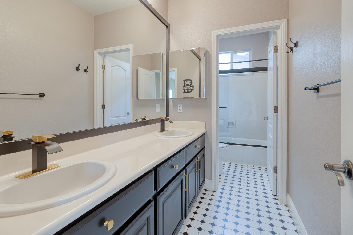 2833 Winged Foot Way Modesto, CA 95355 - Photo 27 of 38 Full upstairs bathroom.