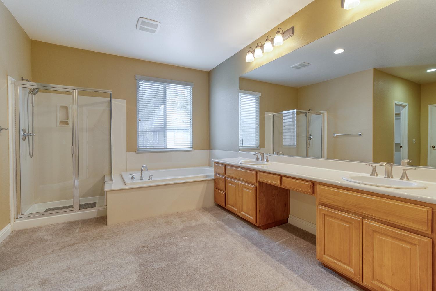 2833 Winged Foot Way Modesto, CA 95355 - Photo 35 of 38 Primary Suite Bathroom