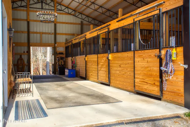 $639,000 | 250 Briar Point Road, Allardt, TN 38504