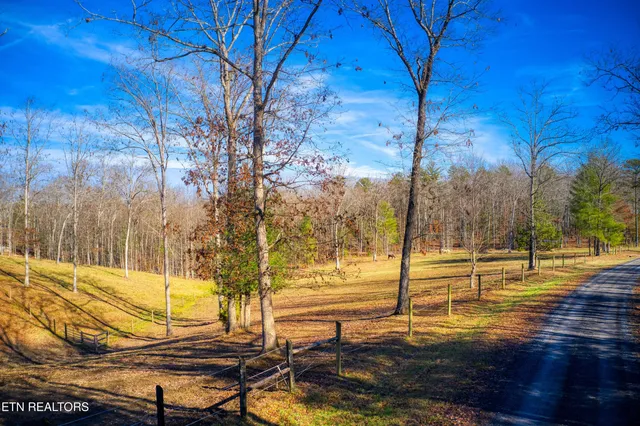 $639,000 | 250 Briar Point Road, Allardt, TN 38504