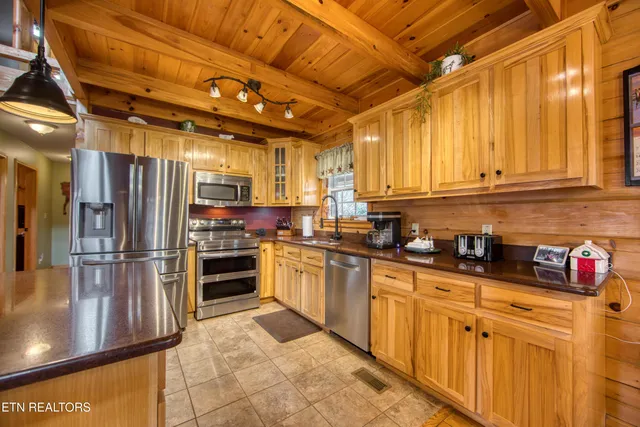 $639,000 | 250 Briar Point Road, Allardt, TN 38504