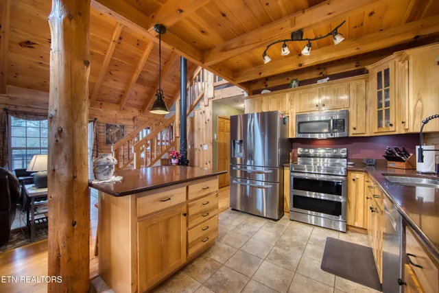 $639,000 | 250 Briar Point Road, Allardt, TN 38504