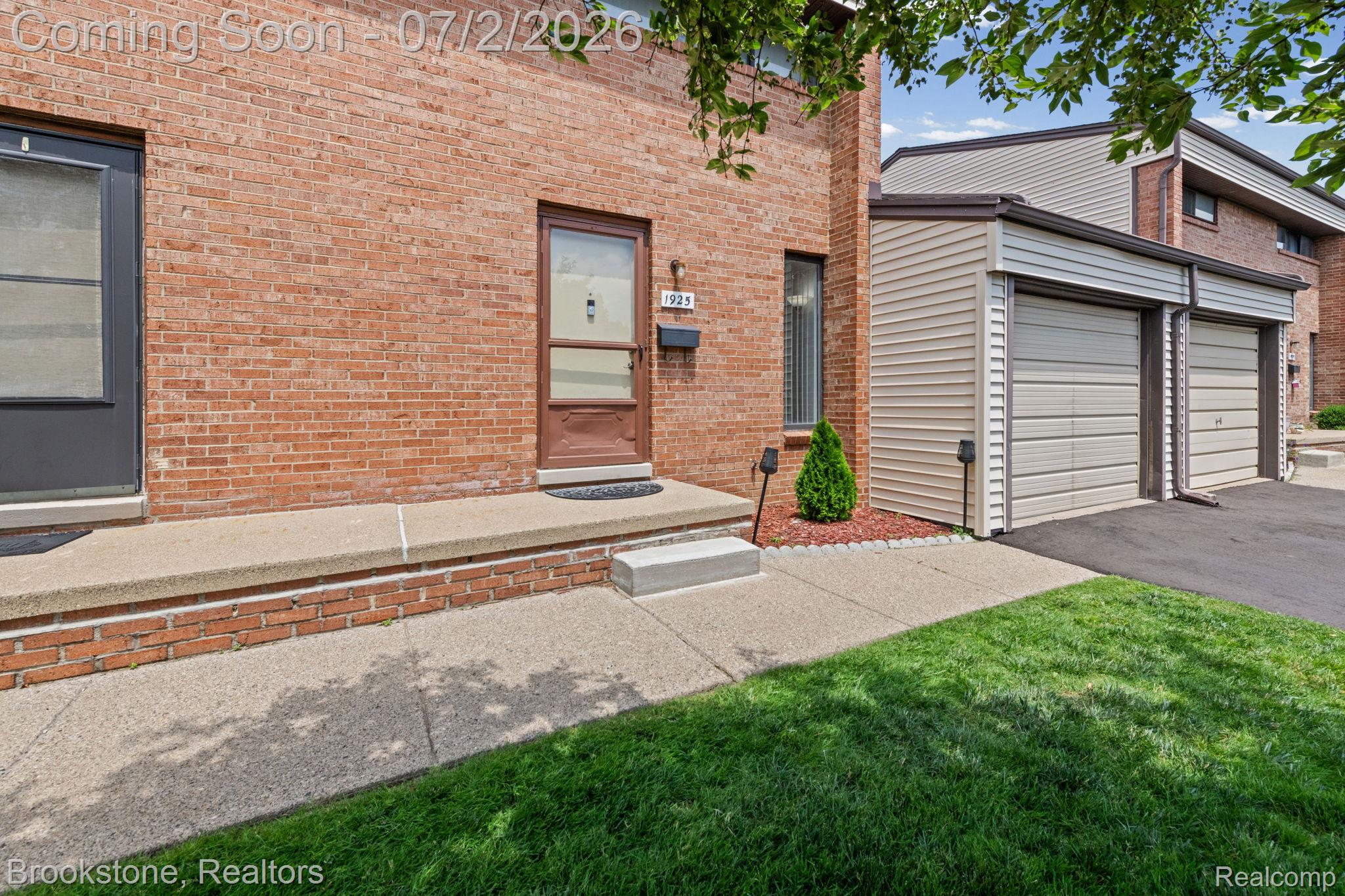1925 Nicholas Court Warren, MI 48092 - Photo 1 of 26 21-web-or-mls-1925-nicholas-ct.jpg