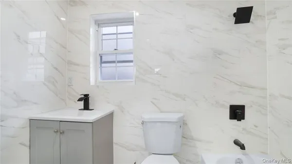 $899,000 | 2155 Walton Avenue | Tremont