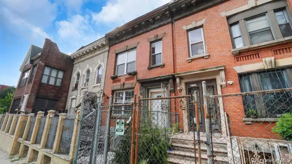 $899,000 | 2155 Walton Avenue | Tremont