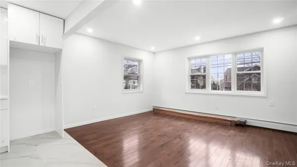 $899,000 | 2155 Walton Avenue | Tremont
