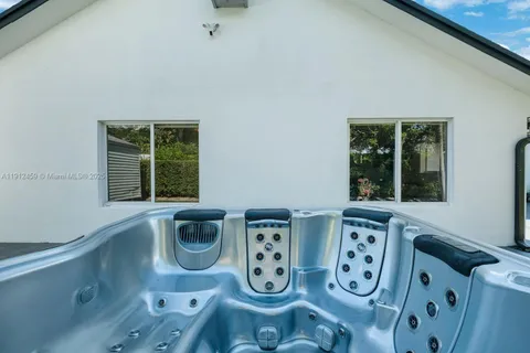 $885,000 | 10025 Southwest 83rd Street, Miami, FL 33173