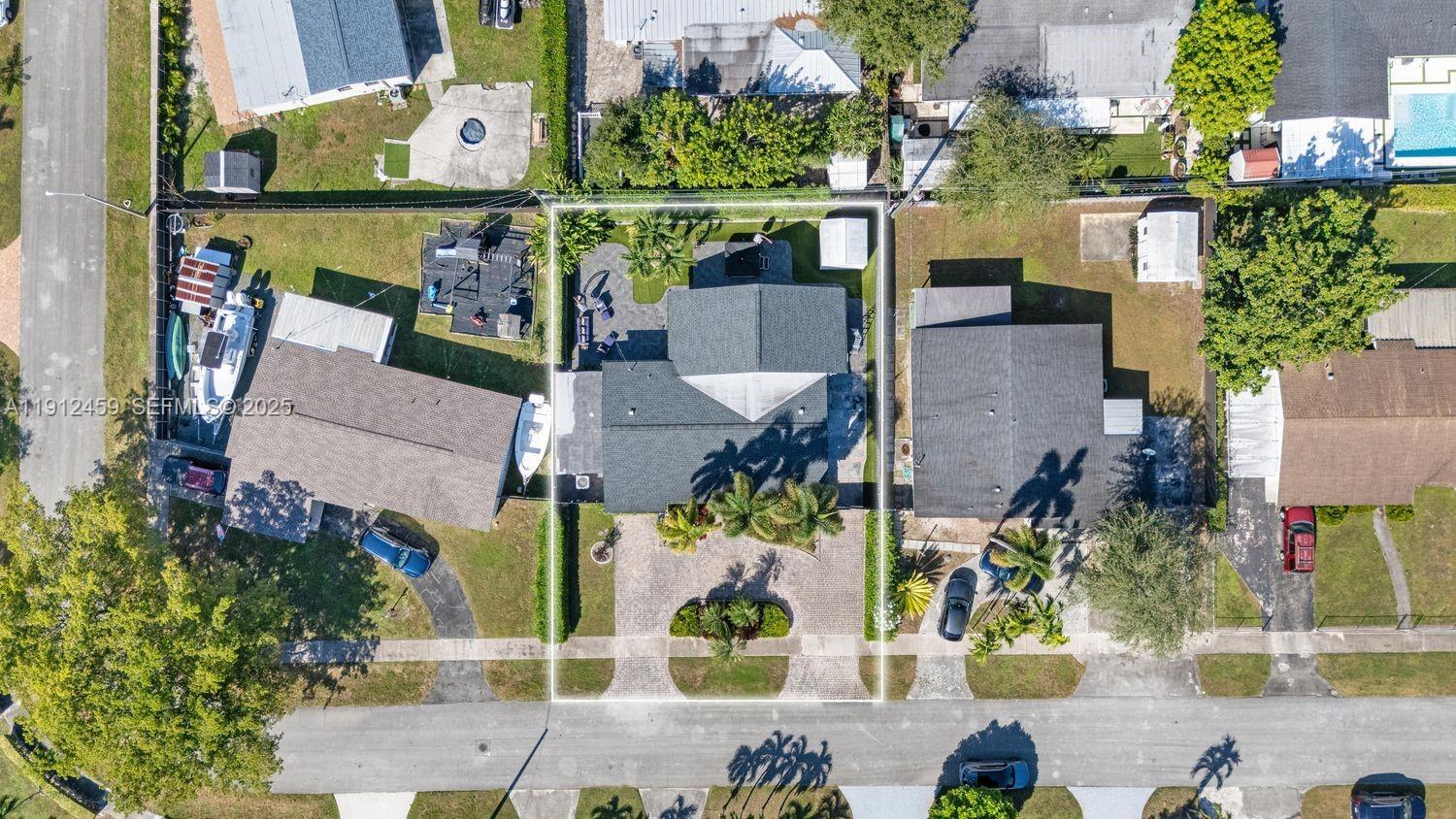 10025 Southwest 83rd Street Miami, FL 33173 - Photo 34 of 37 an aerial view of multiple house