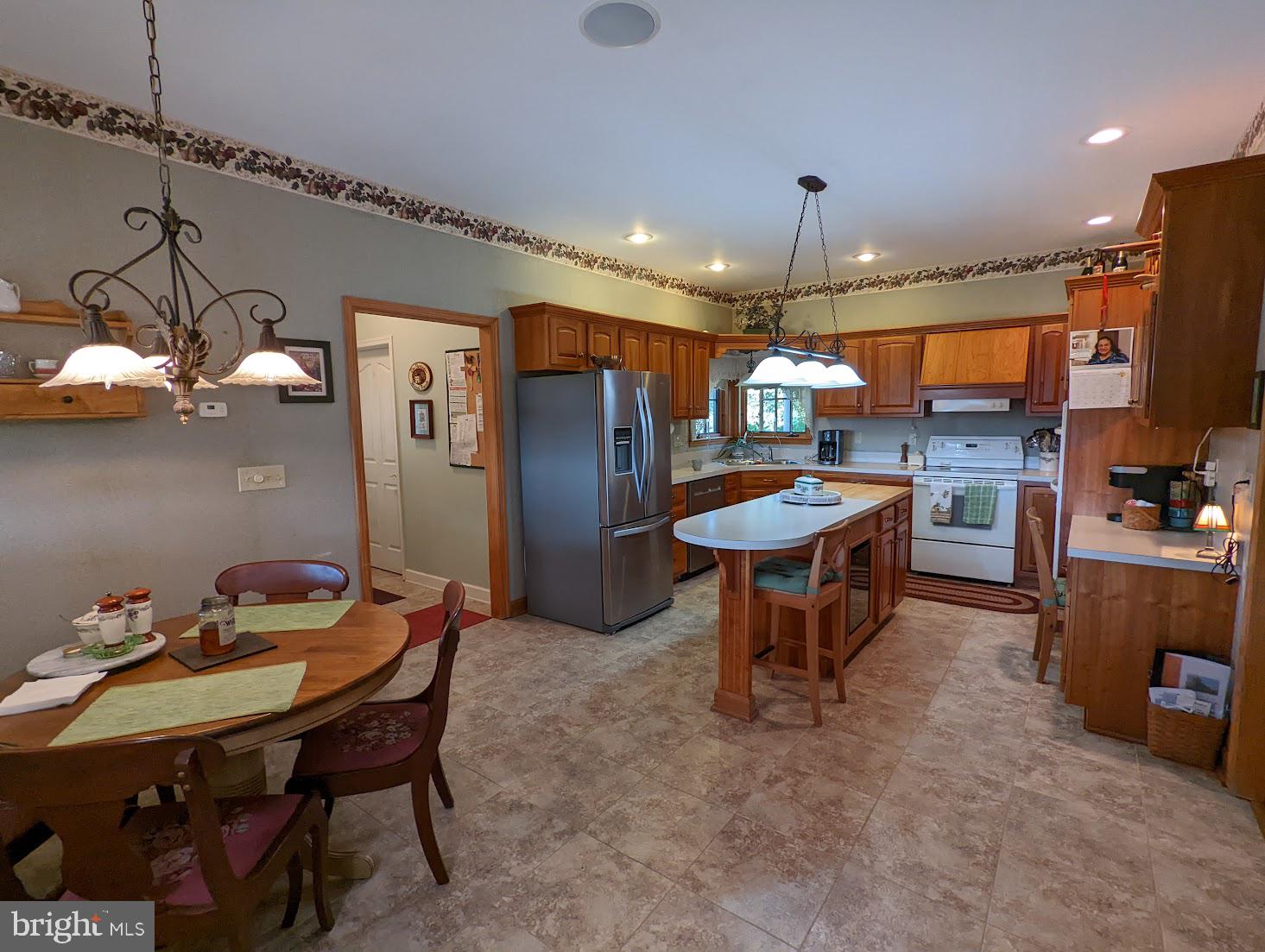 570 Cloverleaf Road York, PA 17406 - Photo 7 of 50