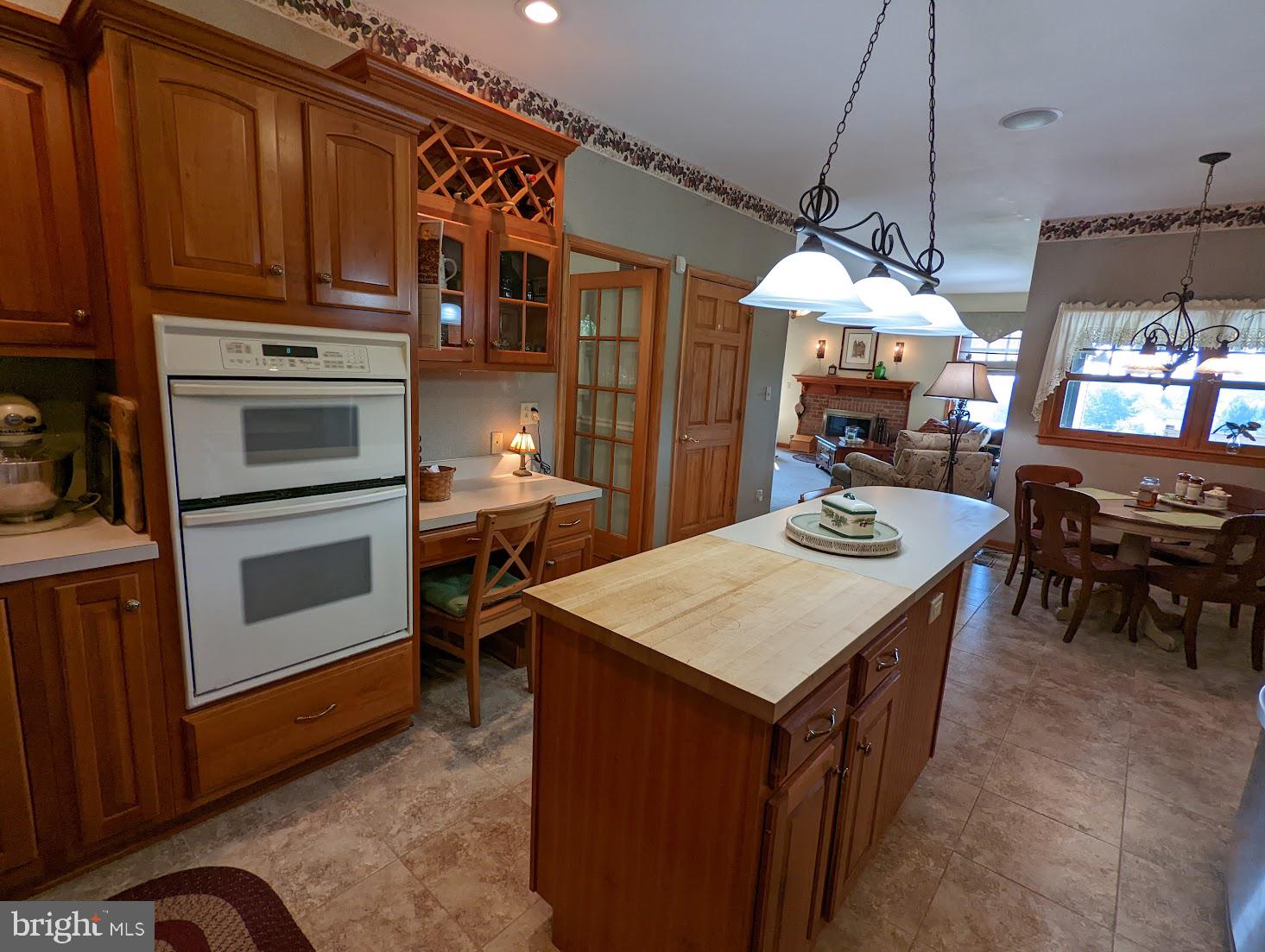 570 Cloverleaf Road York, PA 17406 - Photo 9 of 50