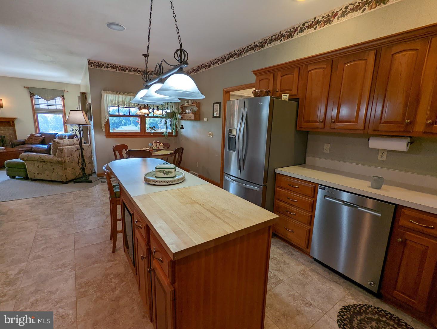 570 Cloverleaf Road York, PA 17406 - Photo 10 of 50