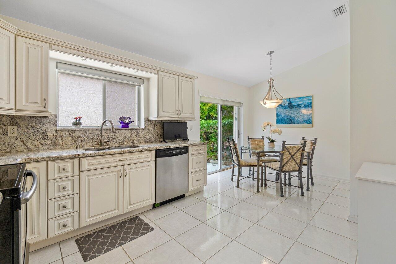 7159 Via Palomar Boca Raton, FL 33433 - Photo 17 of 44 014-7159ViaPalomar-BocaRaton-FL-33433-SM