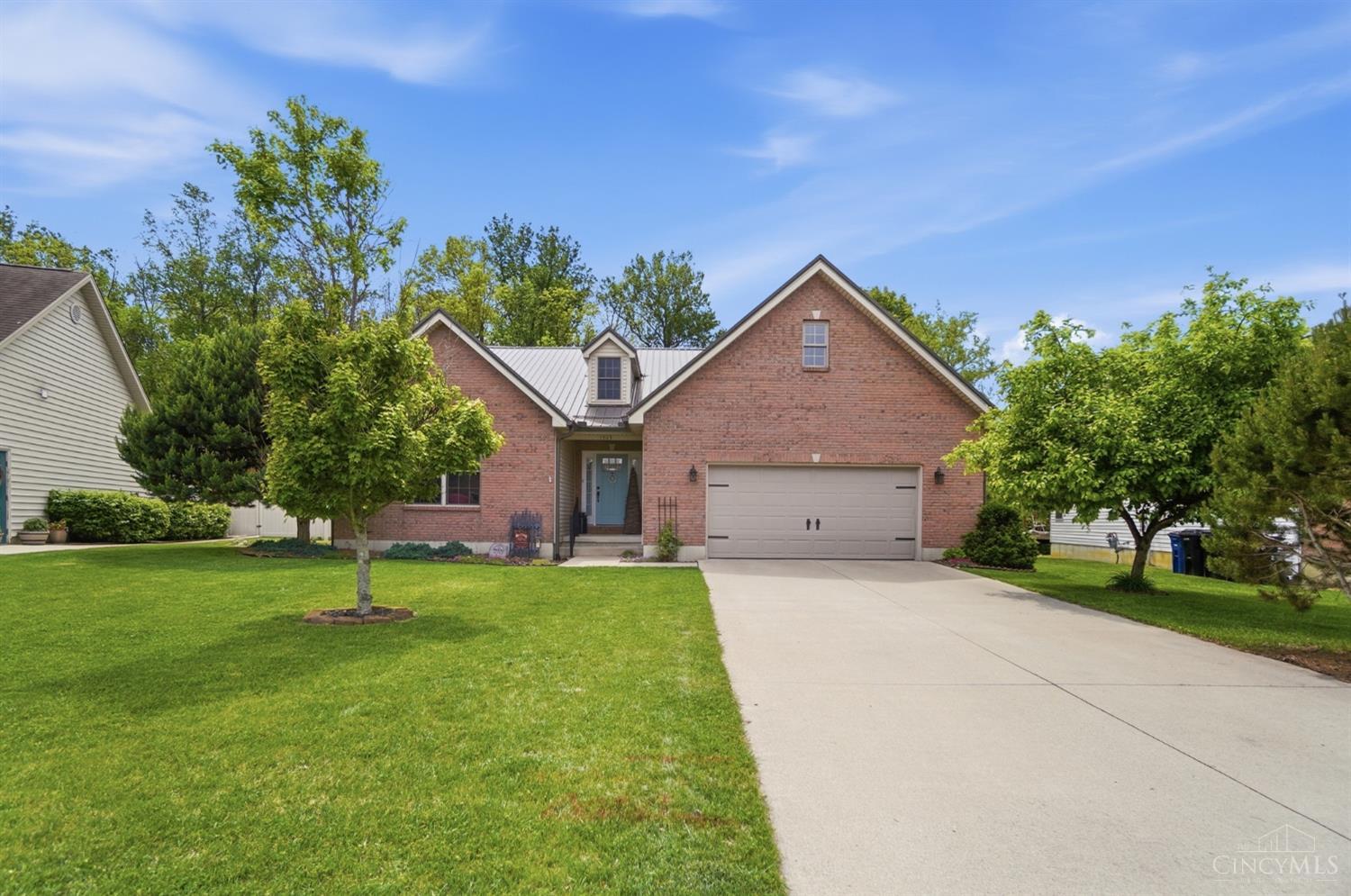 1503 Meadow Ridge Circle Wilmington, OH 45177 - Photo 3 of 65