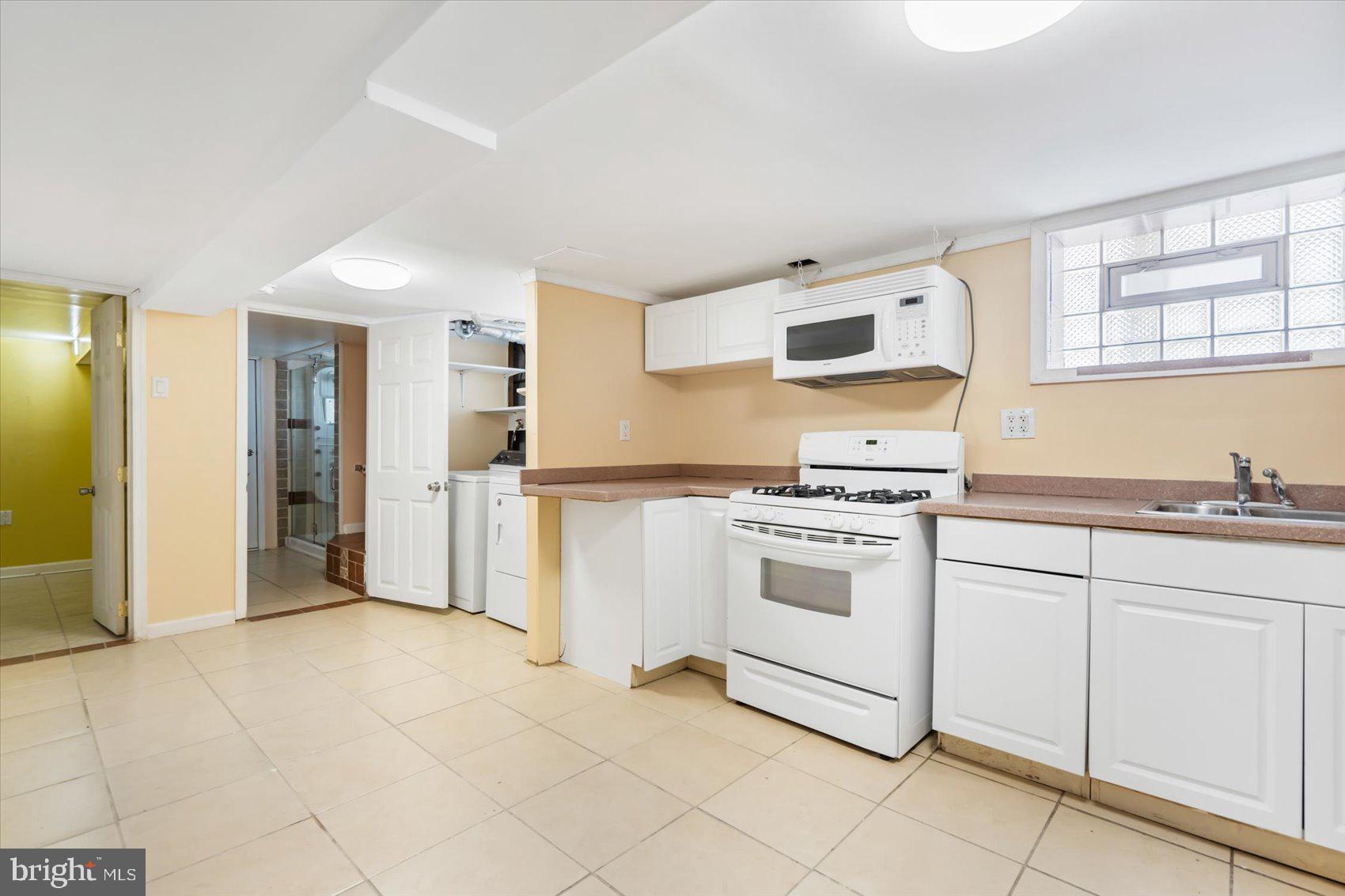 2006 Windsor Place Baltimore, MD 21207 - Photo 31 of 50 Lower Level Kitchen