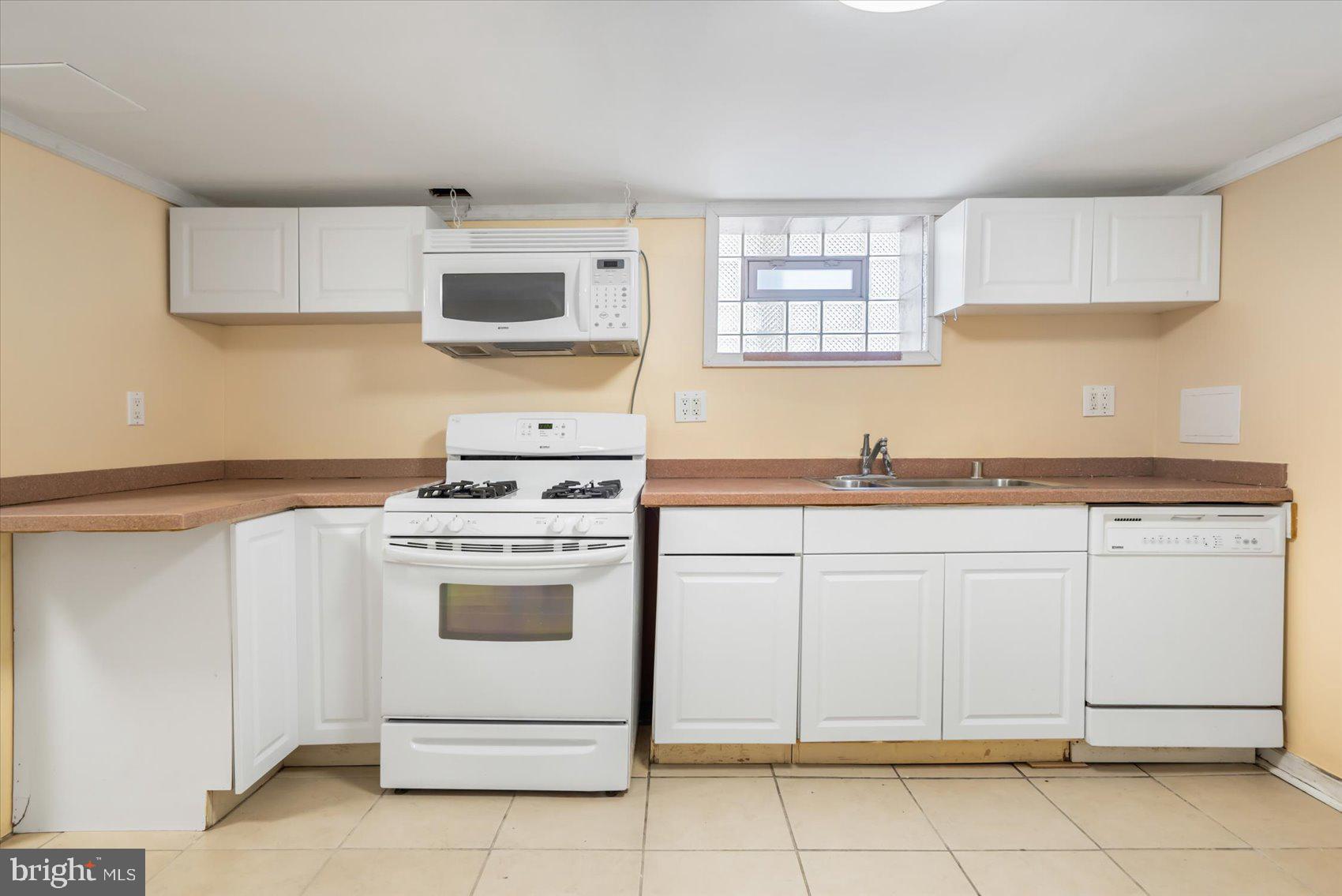 2006 Windsor Place Baltimore, MD 21207 - Photo 33 of 50 Lower Level Kitchen