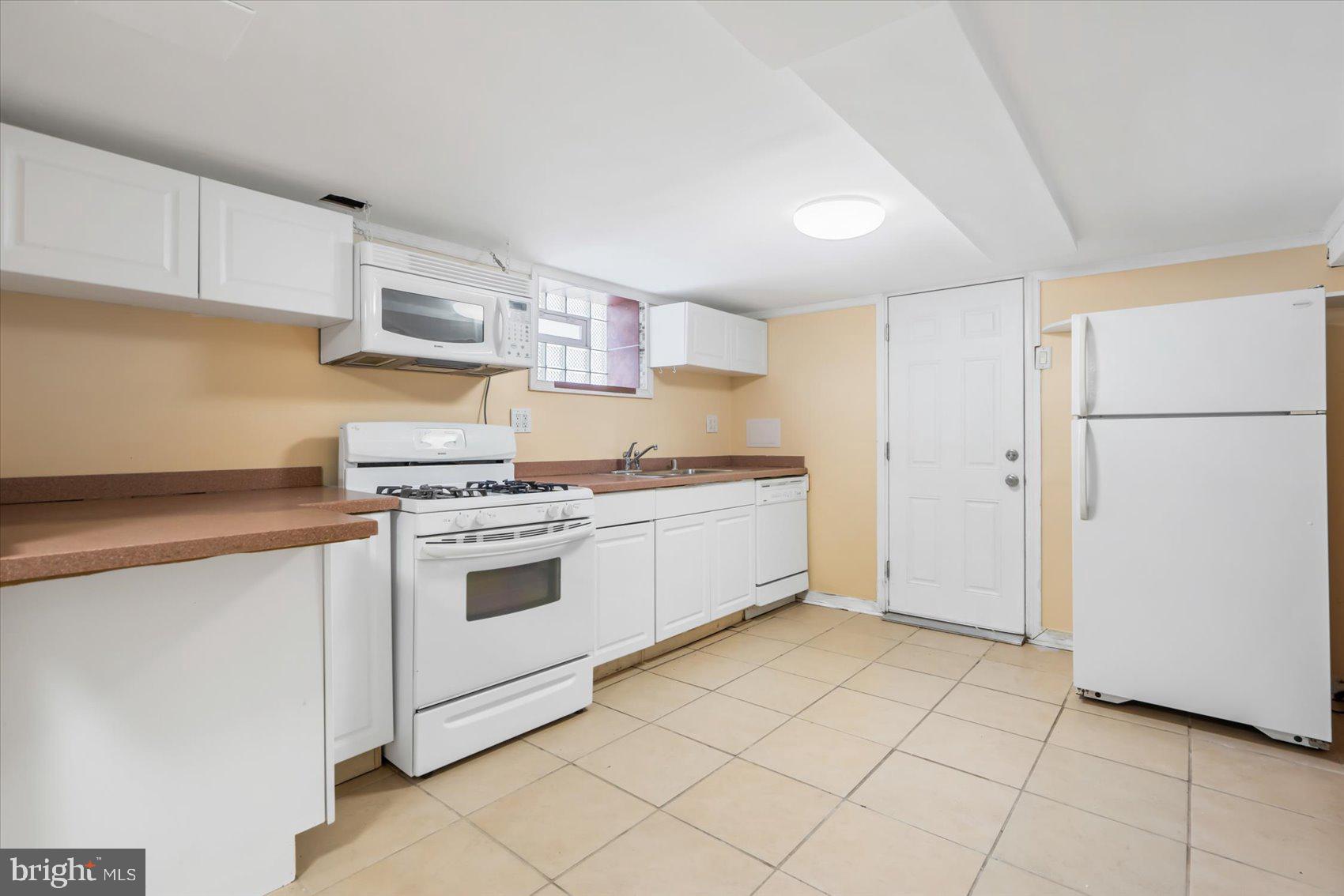 2006 Windsor Place Baltimore, MD 21207 - Photo 34 of 50 Lower Level Kitchen