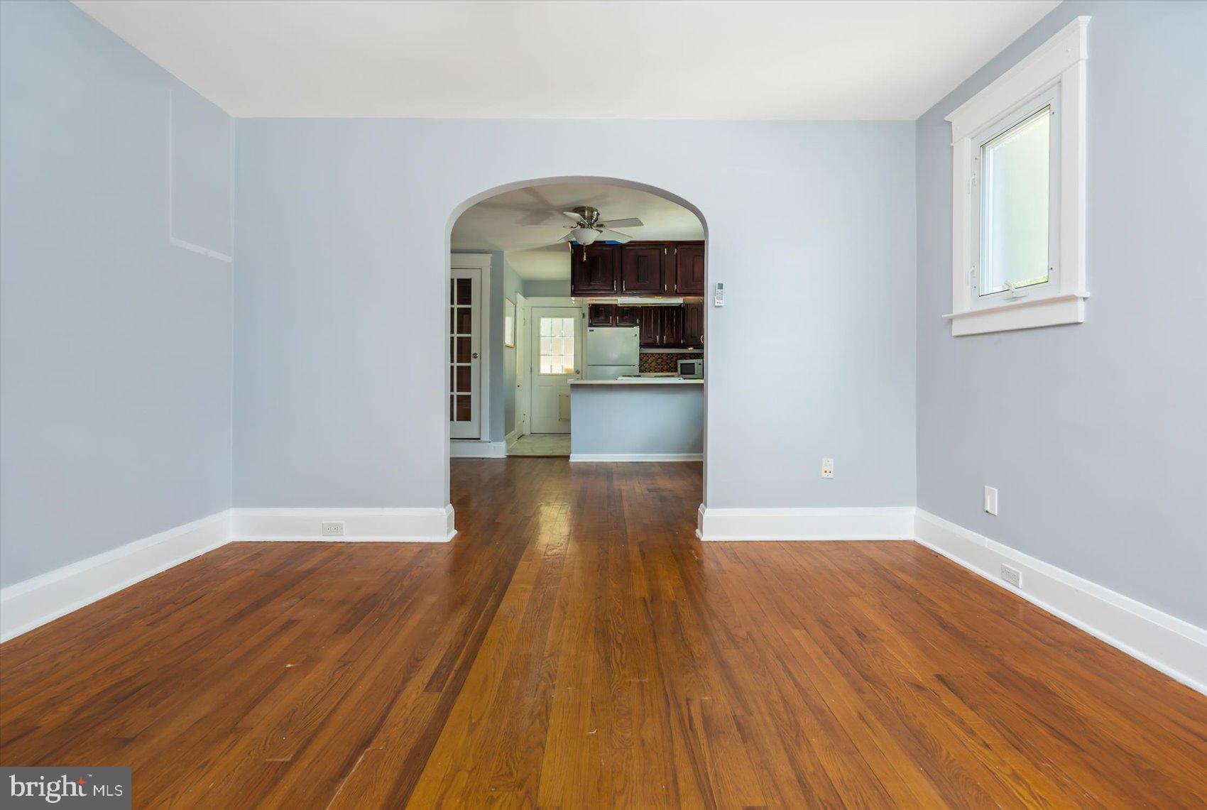 2006 Windsor Place Baltimore, MD 21207 - Photo 6 of 50 Living Room