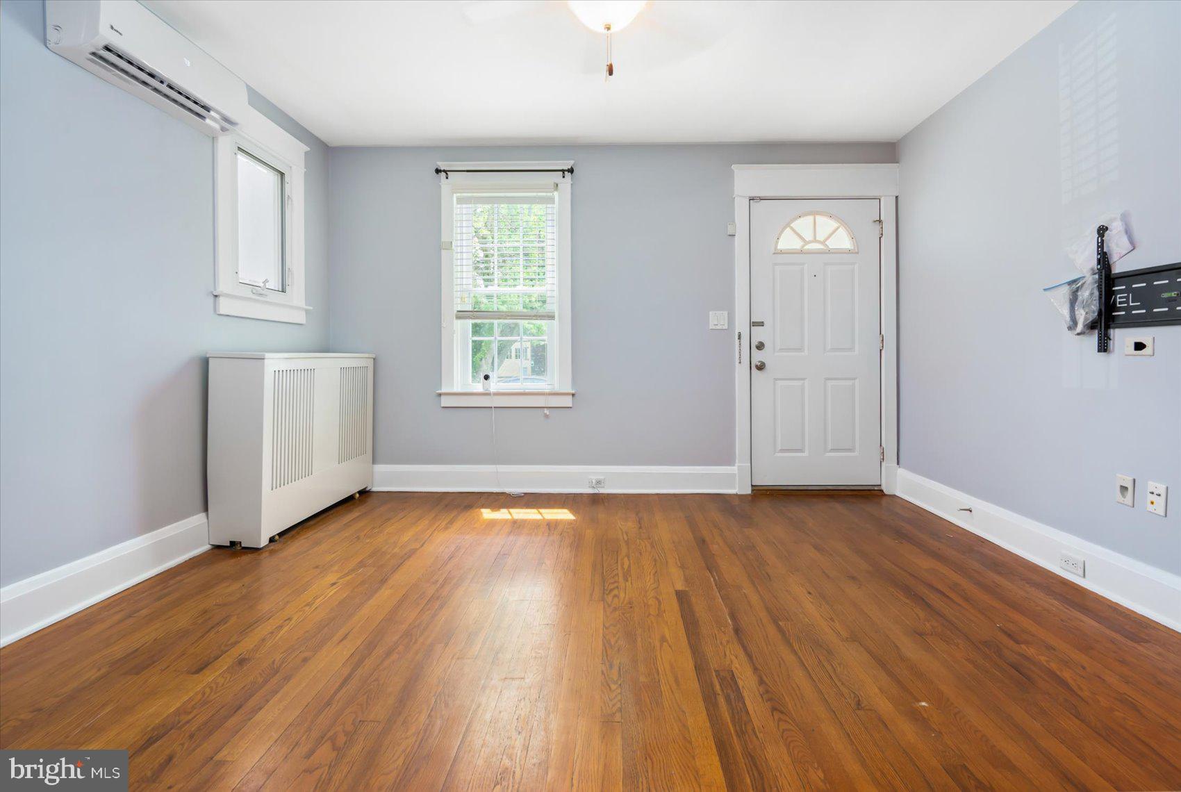 2006 Windsor Place Baltimore, MD 21207 - Photo 7 of 50 Living Room