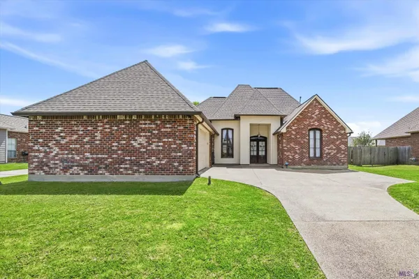 $313,000 | 2060 Cypress Cove Avenue, Zachary, LA 70791