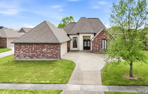 $313,000 | 2060 Cypress Cove Avenue, Zachary, LA 70791