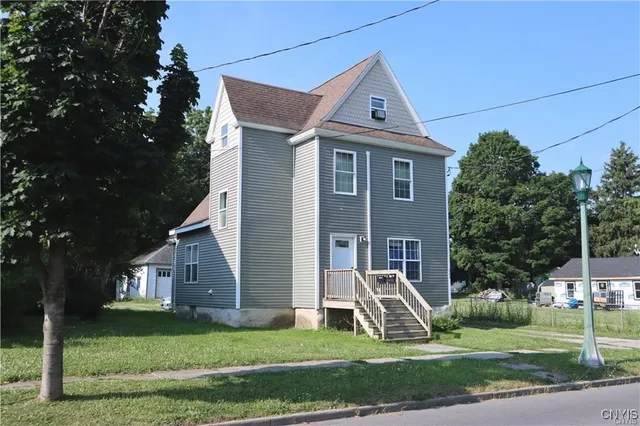 $1,025 | 222 Upstairs Academy Street, Watertown, NY 13601