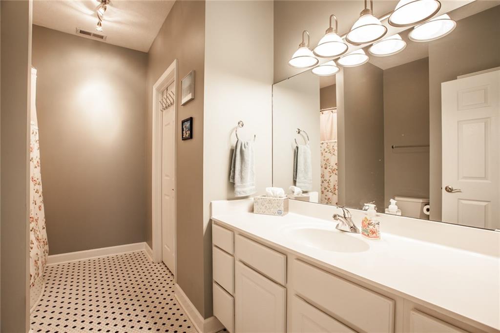 1431 Shadow Ridge Road, Unit F Indianapolis, IN 46280 - Photo 17 of 20 Gallery Image 17
