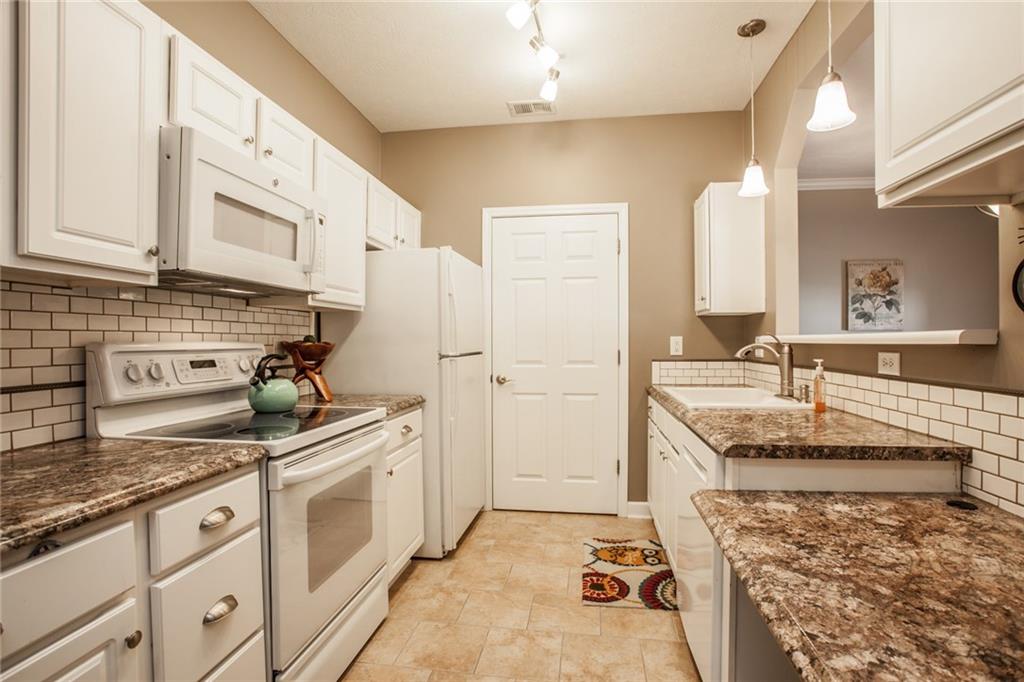 1431 Shadow Ridge Road, Unit F Indianapolis, IN 46280 - Photo 4 of 20 Gallery Image 4