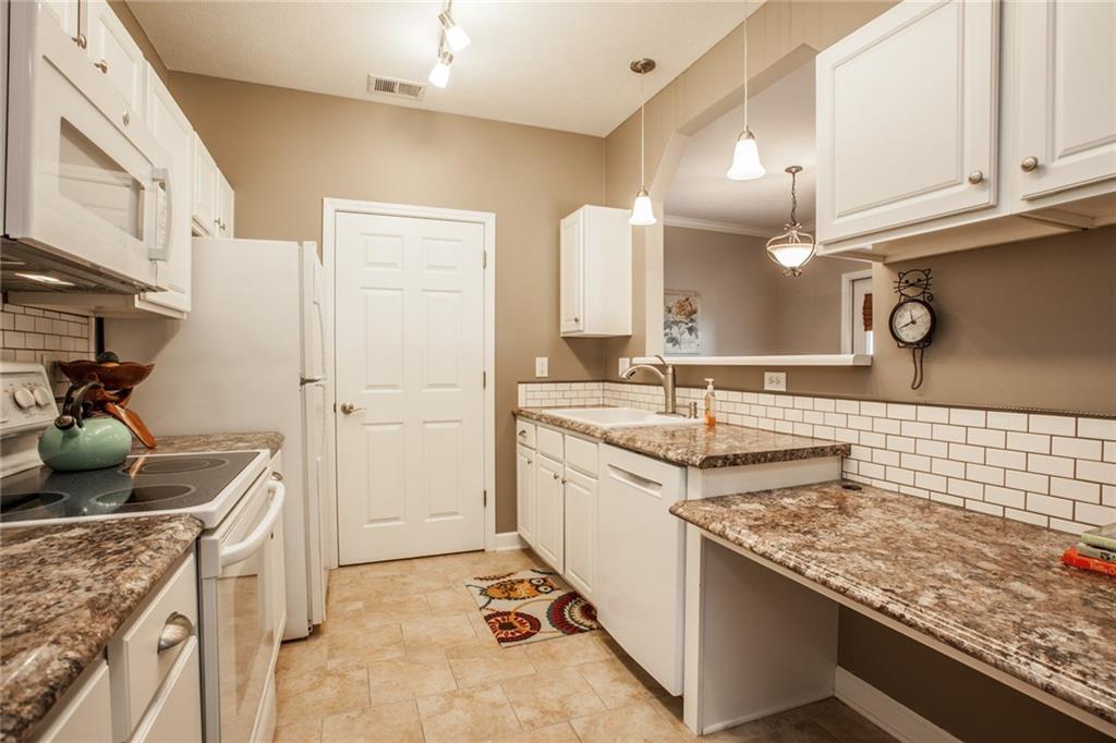 1431 Shadow Ridge Road, Unit F Indianapolis, IN 46280 - Photo 5 of 20 Gallery Image 5