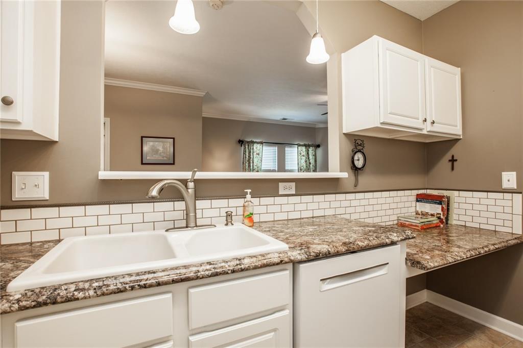 1431 Shadow Ridge Road, Unit F Indianapolis, IN 46280 - Photo 7 of 20 Gallery Image 7