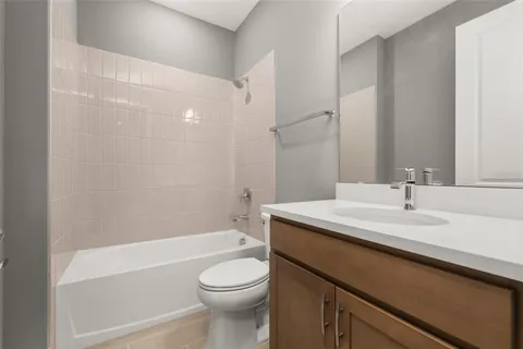 $334,990 | 985 Fiesta Key Circle, Lady Lake, FL 32159